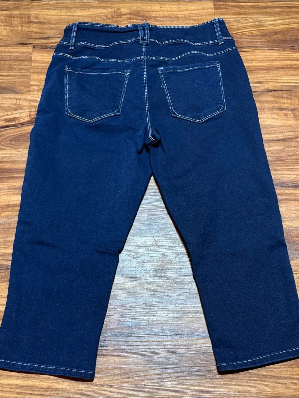 RS by Roselyn Sanchez Mid-Rise Dark Wash Denim Capri Stretch Jeans Size 14 / 32